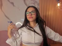 I am a woman who blends softness, sensuality, and a vibe you feel from the very first moment... one of those that doesn