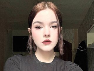 camgirl showing tits AliceRobinsen