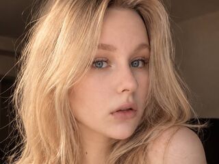 camgirl fingering shaved pussy AnnaReen