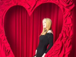 camgirl masturbating with vibrator BellaButler