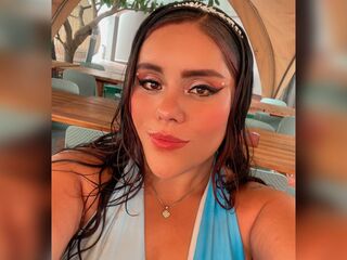 topless camgirl CamilJoness