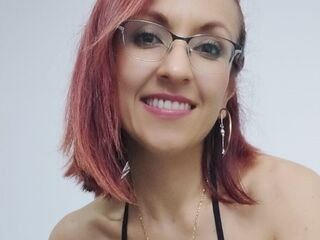 camgirl masturbating with vibrator CataMoreno