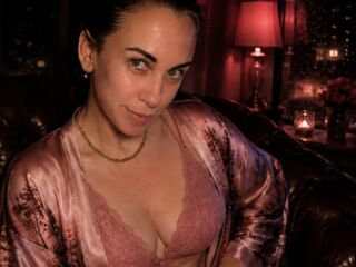 camgirl masturbating with vibrator DaishaSweet