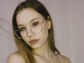 girl topless DorettaBigger