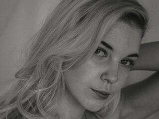 topless camgirl EsmiStewart