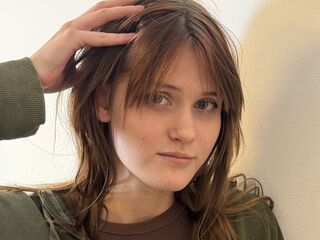 hot cam girl fingering shaved pussy IsidraKolby