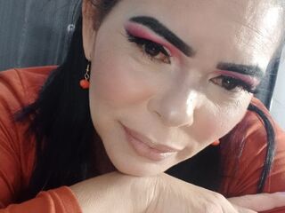 camgirl fingering shaved pussy IvetheEvans