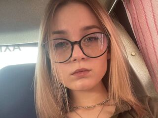 sexy webcamgirl KristenMooren