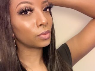 shaved pussy webcam LaylaAriana