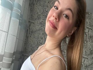 camgirl showing pussy LikaMoriss