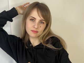 camgirl playing with vibrator LizbethDail