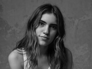 cam girl playing with dildo LucettaGrandon