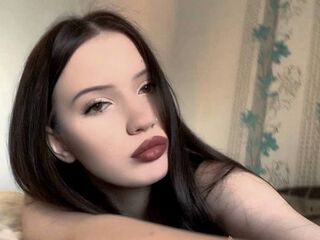 naked webcam girl photo MadelineMendes