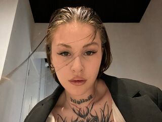 nude MattieScott