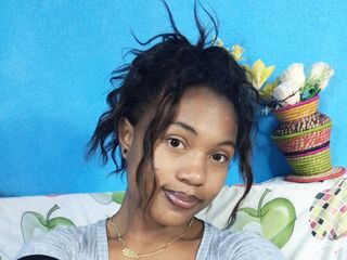 hot cam girl fingering shaved pussy MioraRiva