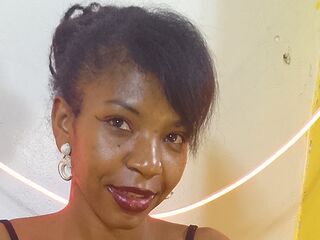camgirl fingering shaved pussy PinahGloria