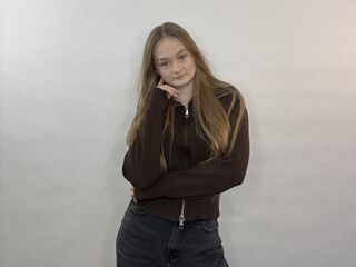 camgirl masturbating with dildo SigneKeatley