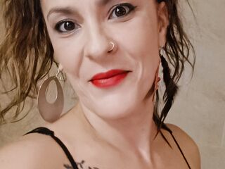 naughty cam girl fingering shaved pussy Yossunecam